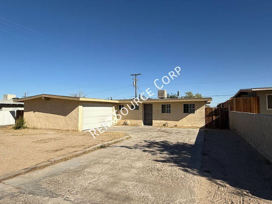 House for rent at 25498 Dayton Ave, Barstow, CA 92311