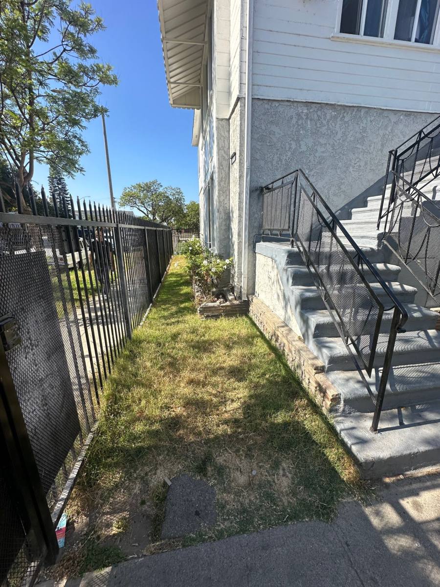 Apartment for rent at 1600 Chestnut Ave, Long Beach, CA 90813