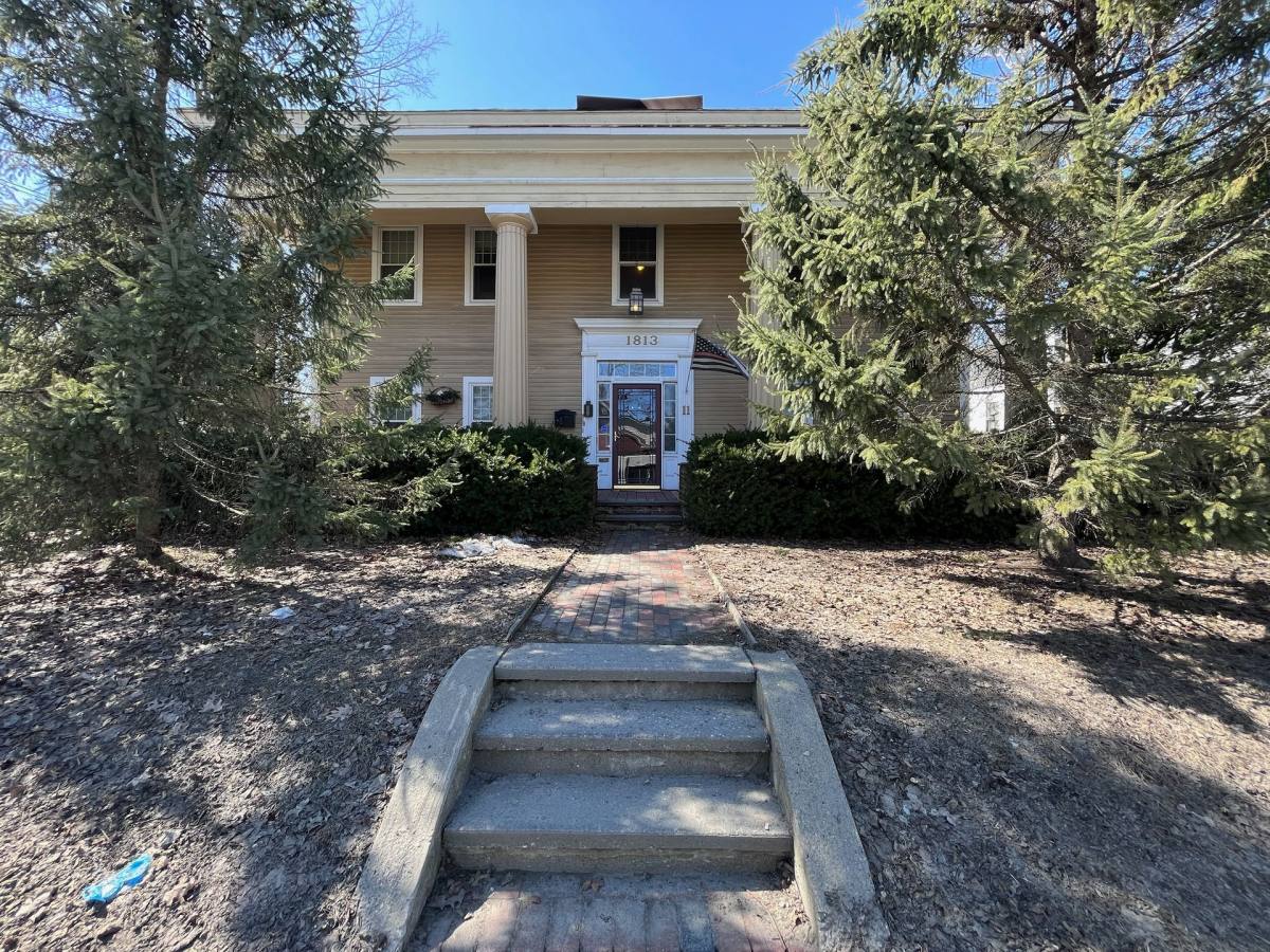 Apartment for rent at 11 Mulberry St, Claremont, NH 03743