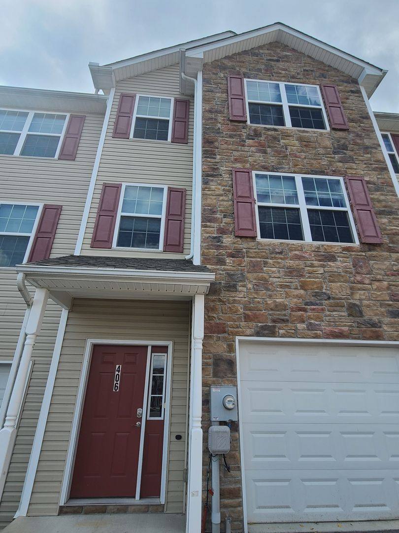 Townhouse for rent at 406 Viewpoint Way, Waynesboro, PA 17268