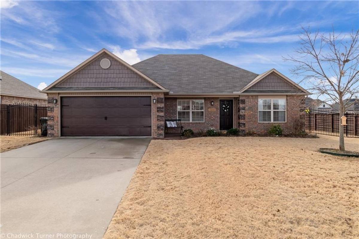House for rent at 5214 W Cross Creek Blvd, Rogers, AR 72758