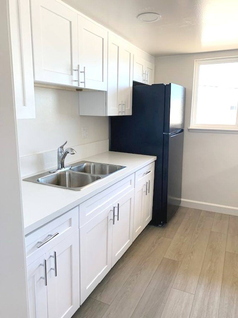 Apartment for rent at 1300 Edgewood Way, Oxnard, CA 93030