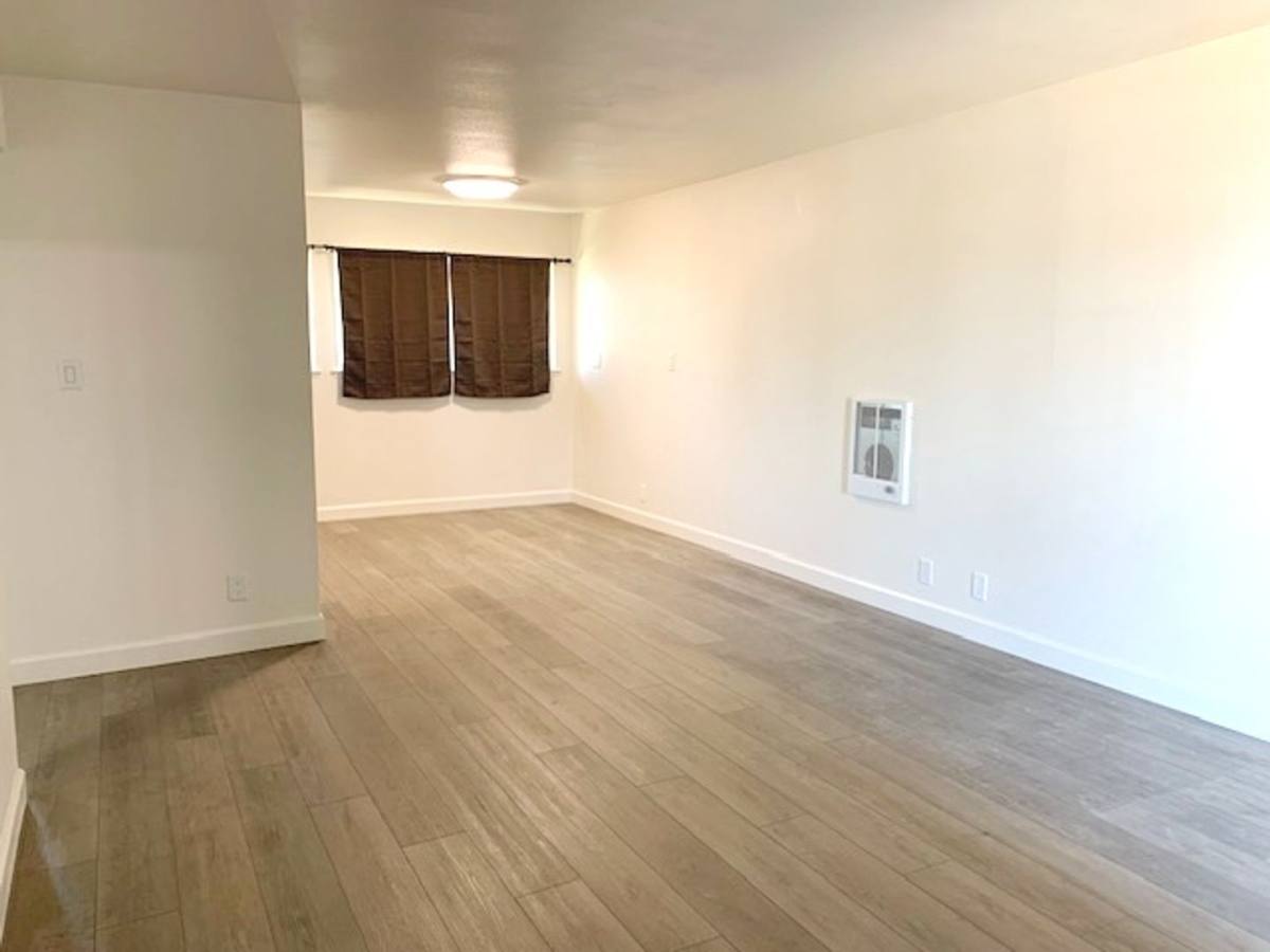 Apartment for rent at 1300 Edgewood Way, Oxnard, CA 93030