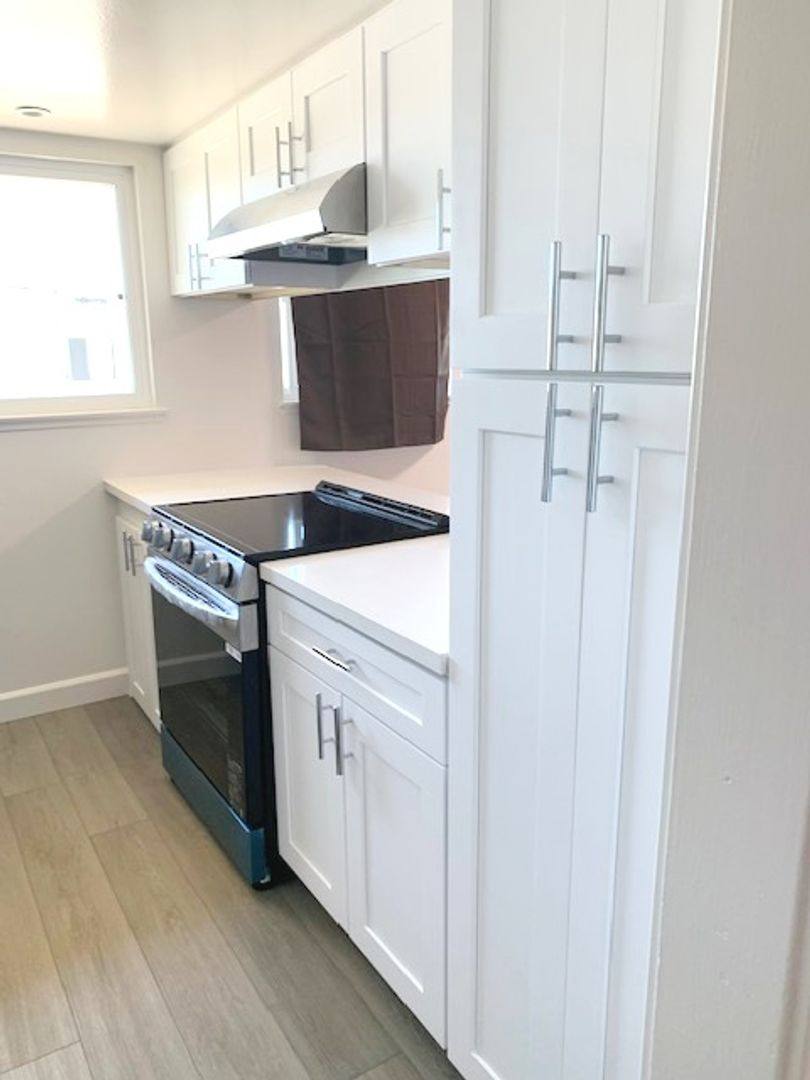 Apartment for rent at 1300 Edgewood Way, Oxnard, CA 93030