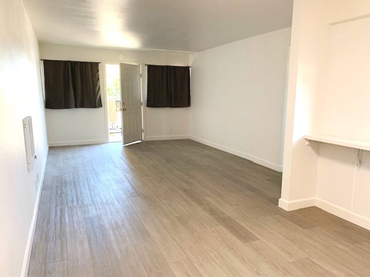 Apartment for rent at 1300 Edgewood Way, Oxnard, CA 93030