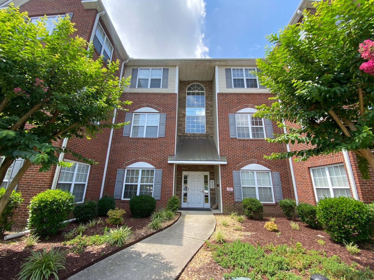 Apartment for rent at 6981 Hanesbrook Circle, Clemmons, NC 27012