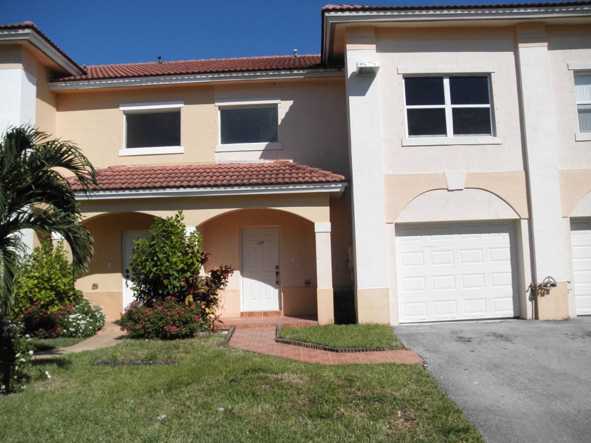 Townhouse for rent at 221 Talia Circle, Lake Worth, FL 33461
