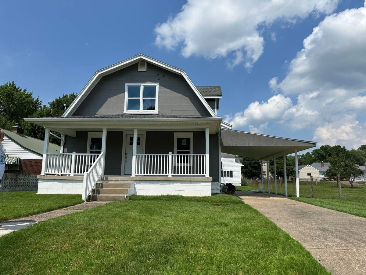 Apartment for rent at 1023 36th St, Parkersburg, WV 26104