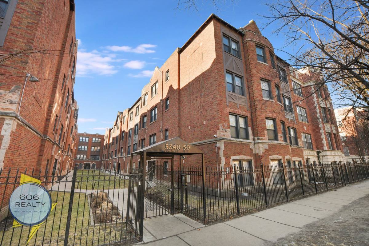 Apartment for rent at 5240 S Drexel Ave, Chicago, IL 60615