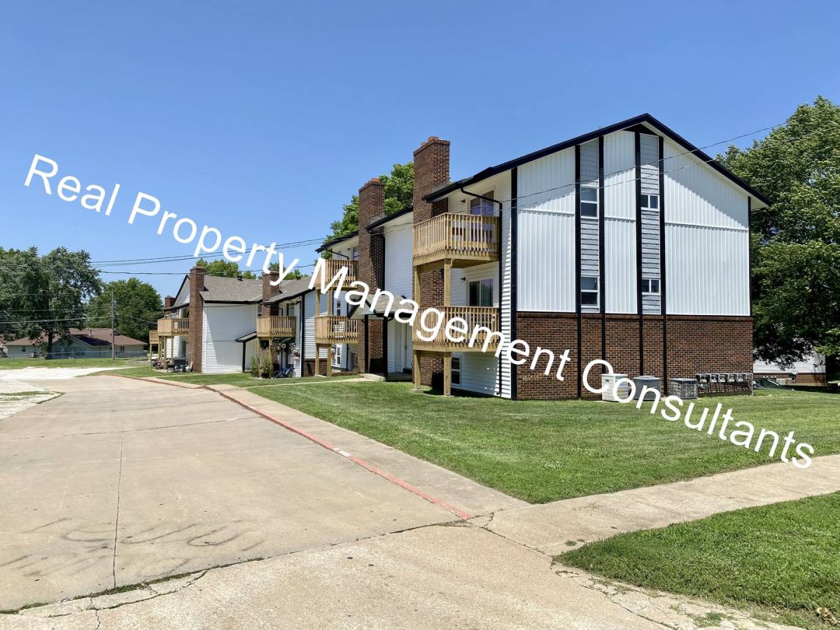 Apartment for rent at 1000 Twin Oaks Terrace, Harrisonville, MO 64701