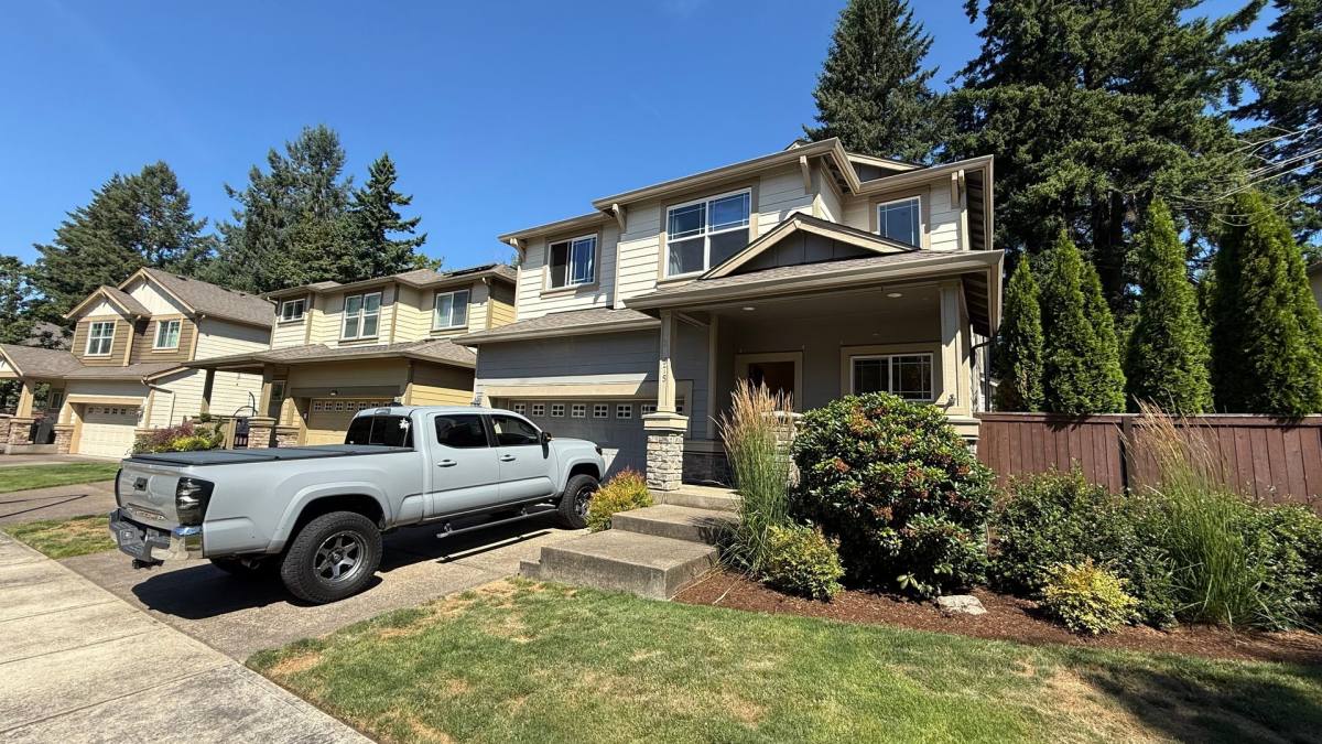 House for rent at 28575 Greenway Dr, Wilsonville, OR 97070