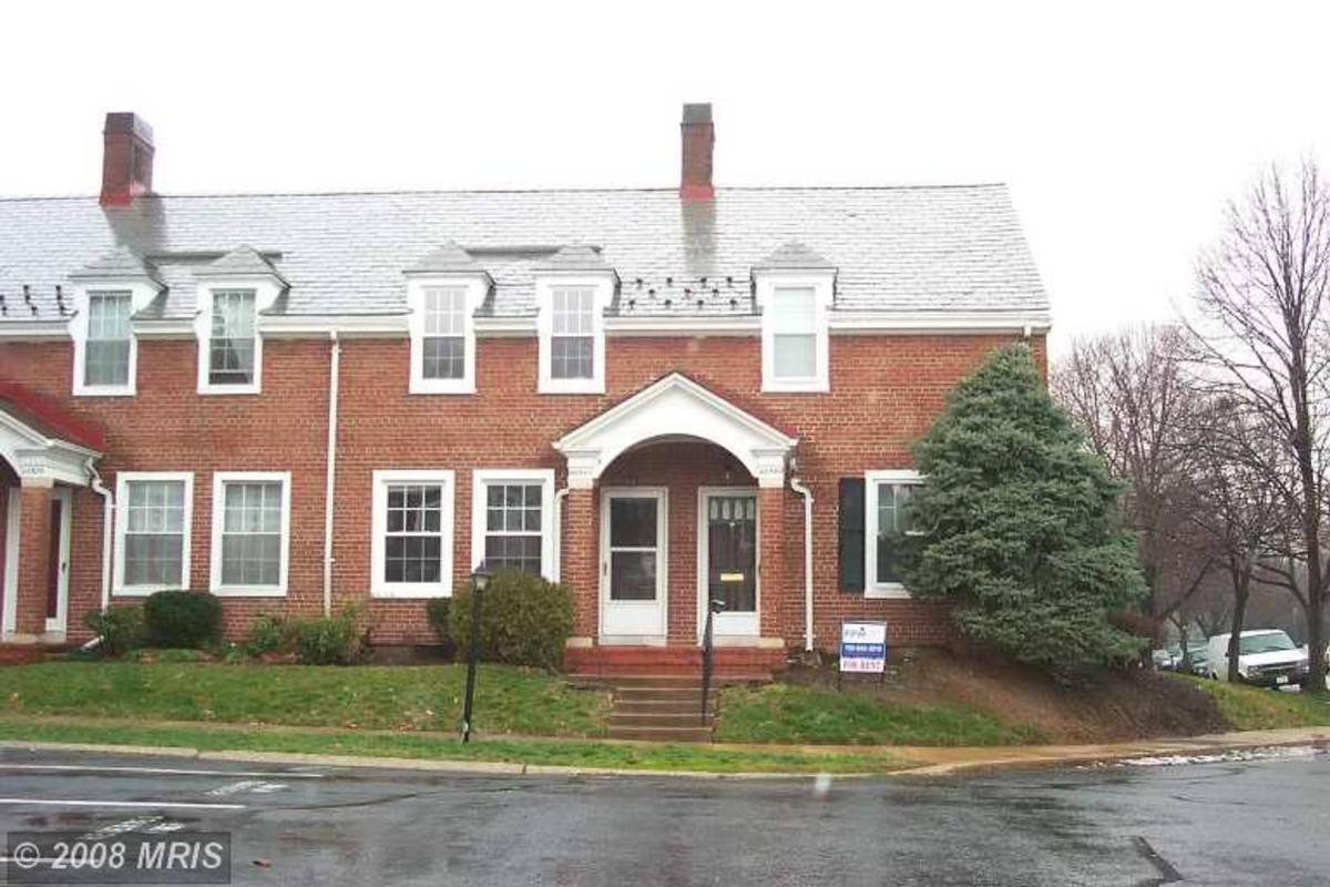 Townhouse for rent at 4654-B 36th St S, Arlington, VA 22206