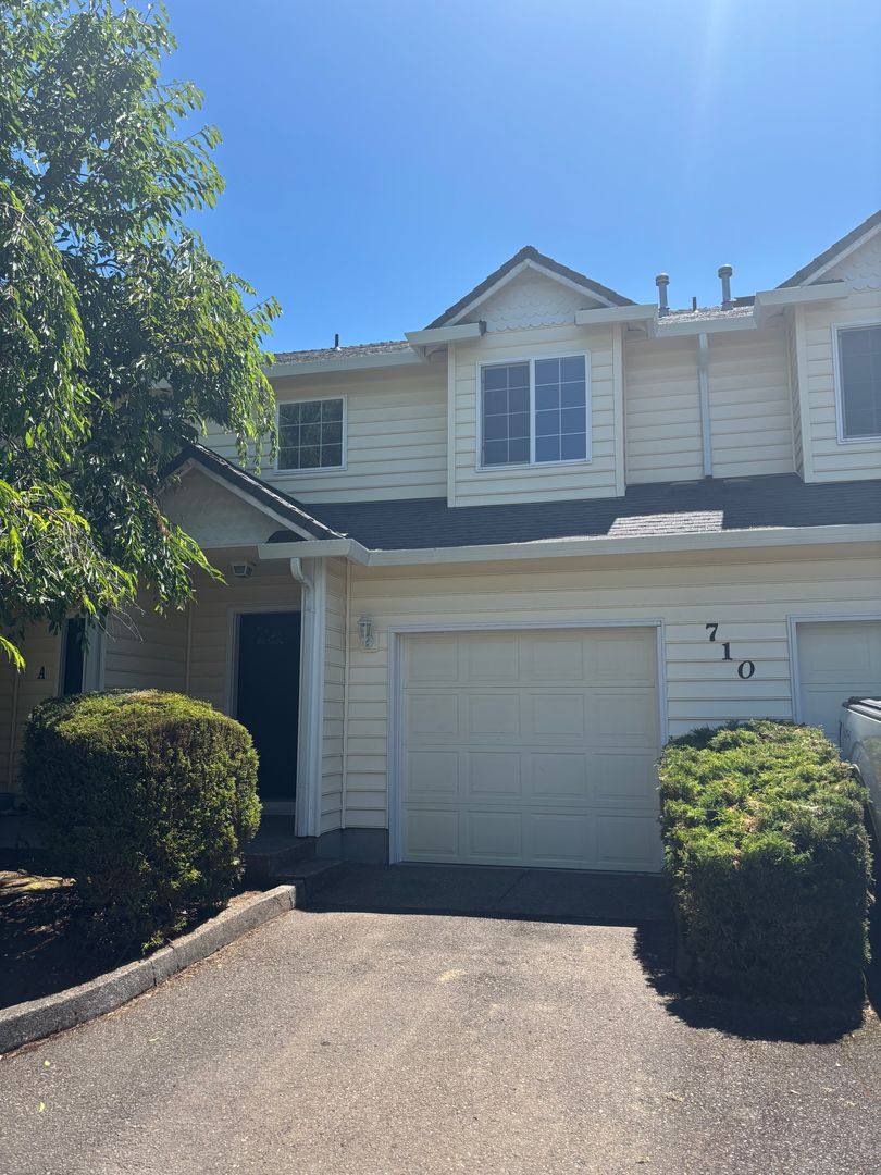 Apartment for rent at 710 Polk St, Oregon City, OR 97045
