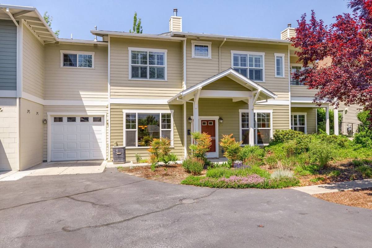 Condo for rent at 820 Satsuma Court, Ashland, OR 97520
