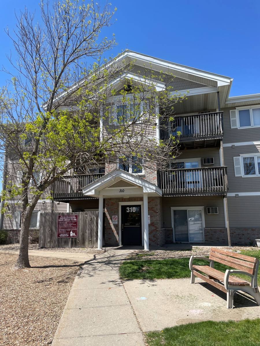 Apartment for rent at 8714 Meredith Dr, Urbandale, IA 50322