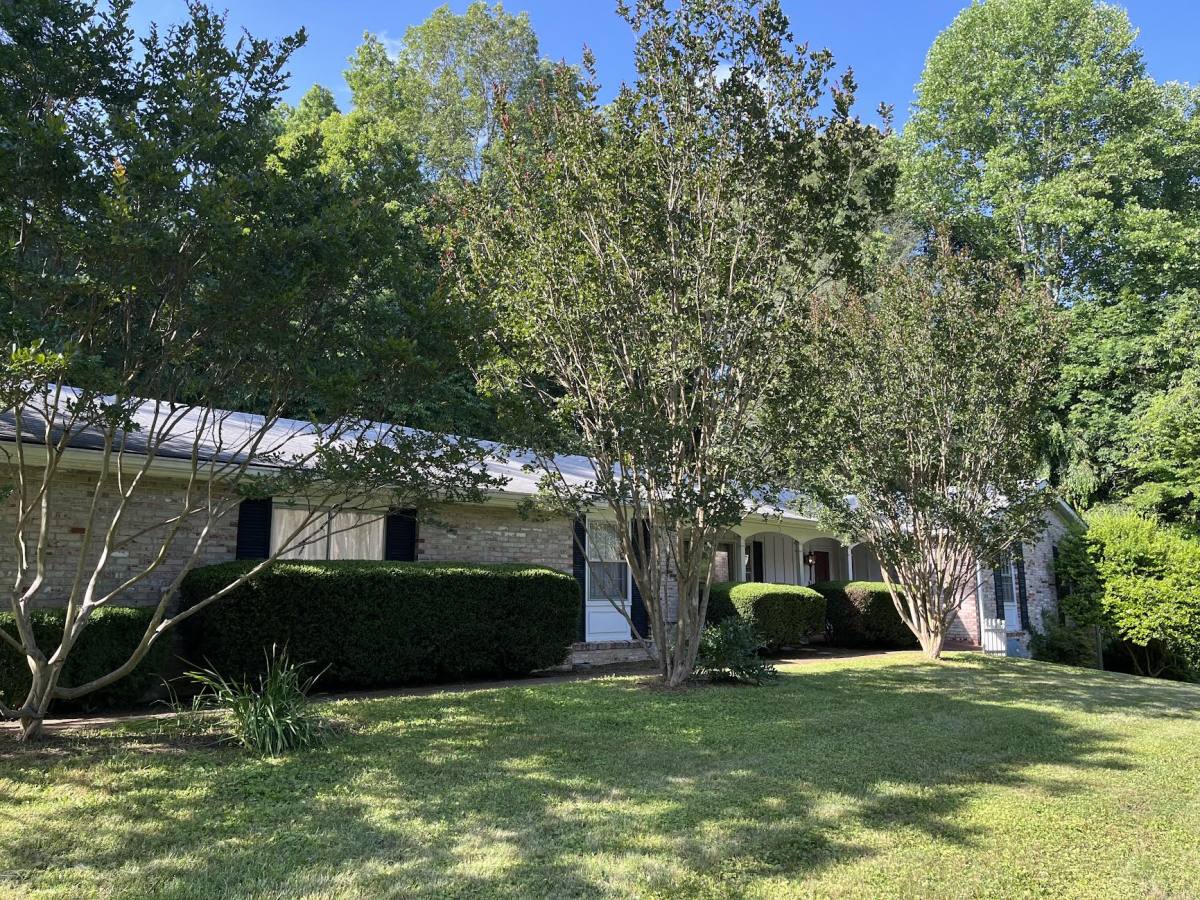 House for rent at 112 Mockingbird Dr, Hendersonville, NC 28792