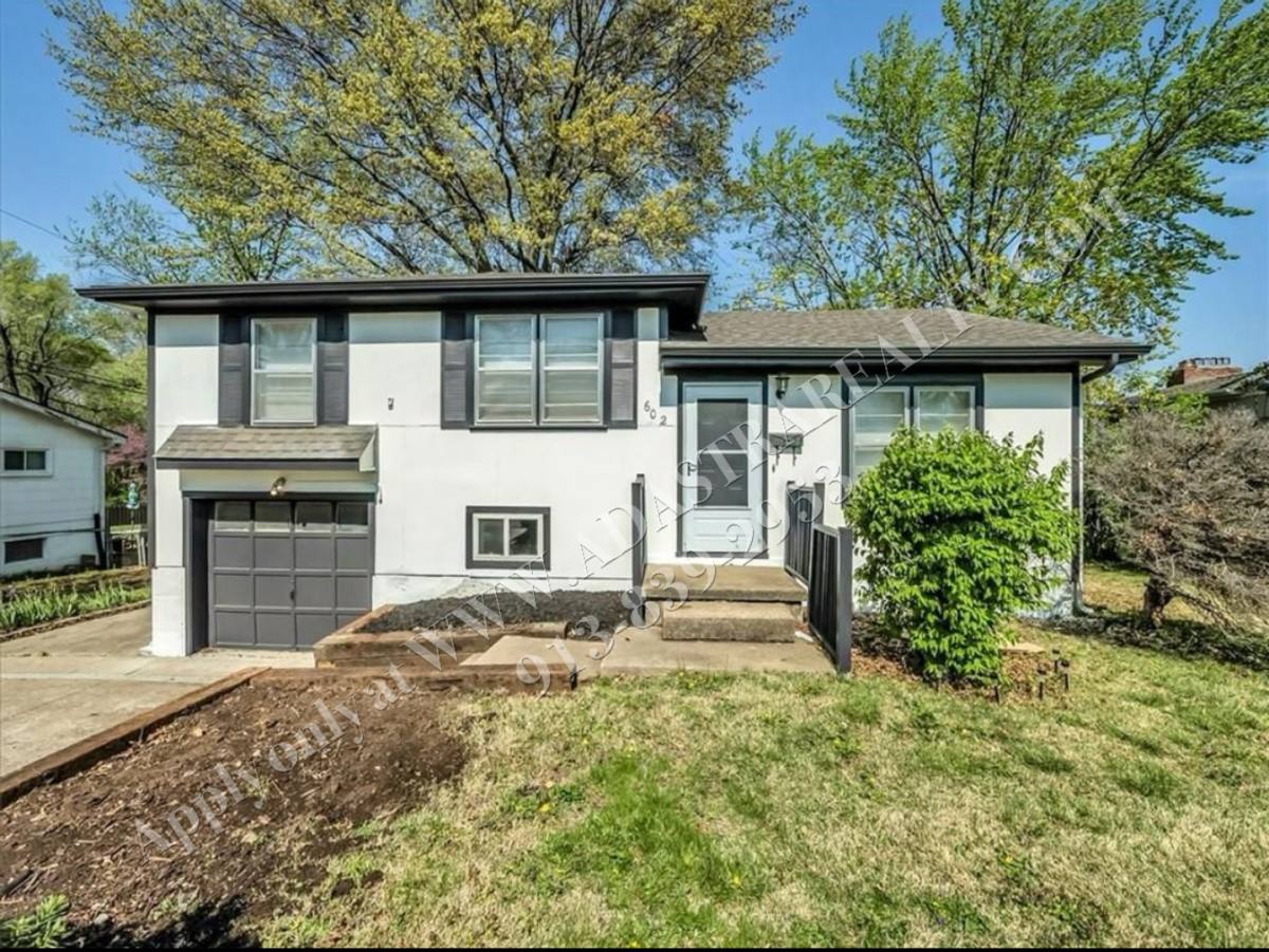 House for rent at 602 SW Lea Dr, Lees Summit, MO 64081