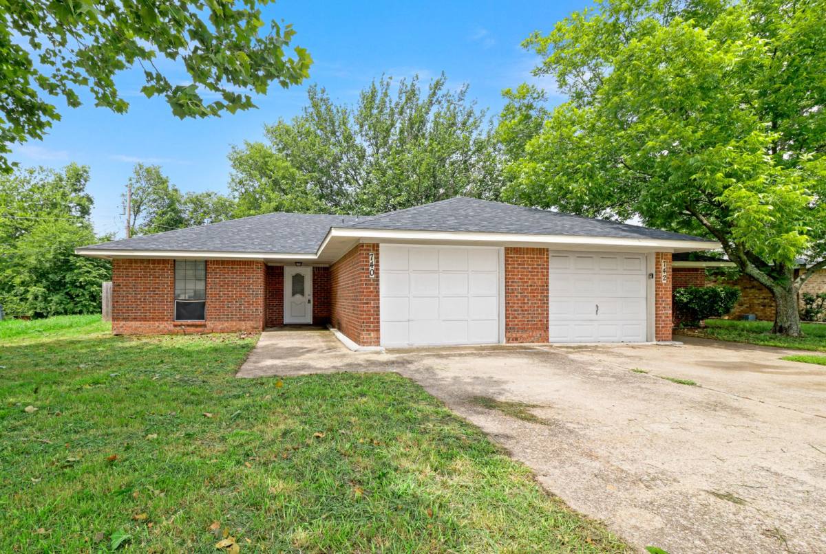 Apartment for rent at 740 Prairie Creek Dr, Princeton, TX 75407