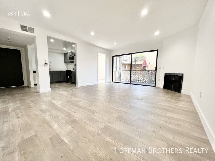 Apartment for rent at 11941 Weddington St #102, Valley Village, CA 91607