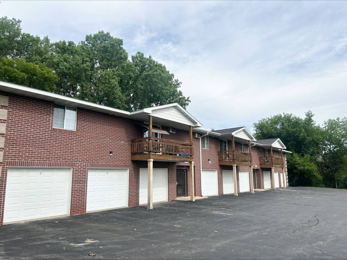 Apartment for rent at 1516 & 1518 Redstone Trail, Green Bay, WI 54313