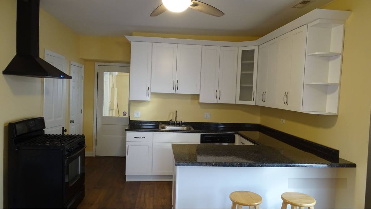 Apartment for rent at 5622 N Mango Ave, Chicago, IL 60646