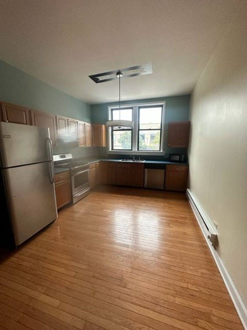 Apartment for rent at 7-155 S Lagrange Rd, La Grange, IL 60525