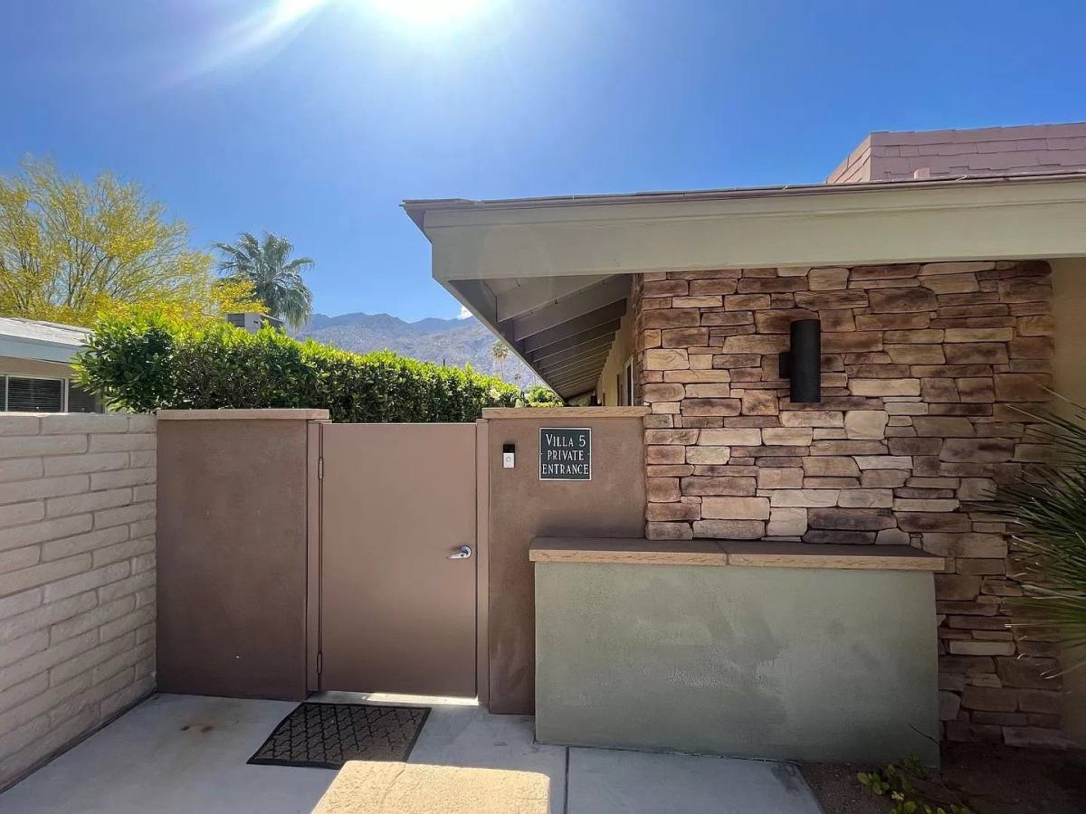 Apartment for rent at 555 S Thornhill Rd, Palm Springs, CA 92264