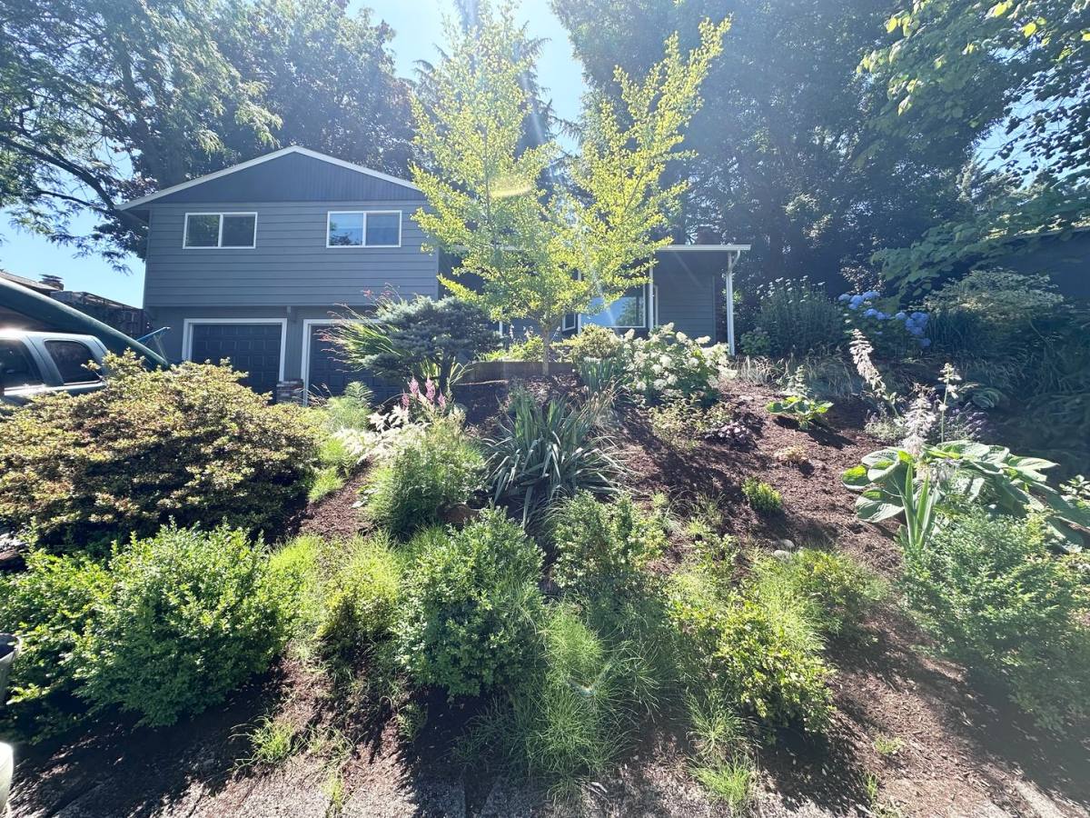 House for rent at 712 SW 4th St, Gresham, OR 97080