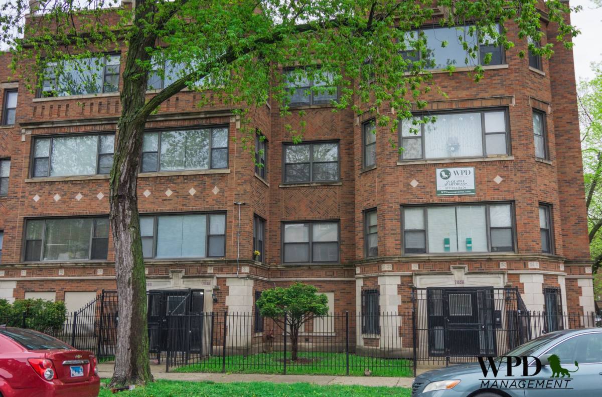 Apartment for rent at 7549 S Essex Ave, Chicago, IL 60649