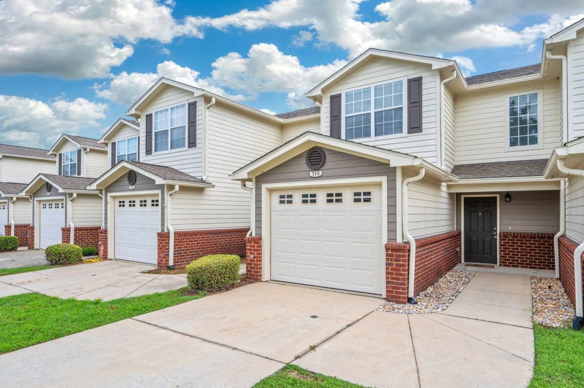 Townhouse for rent at 715 Majestic Dr, Crestview, FL 32536
