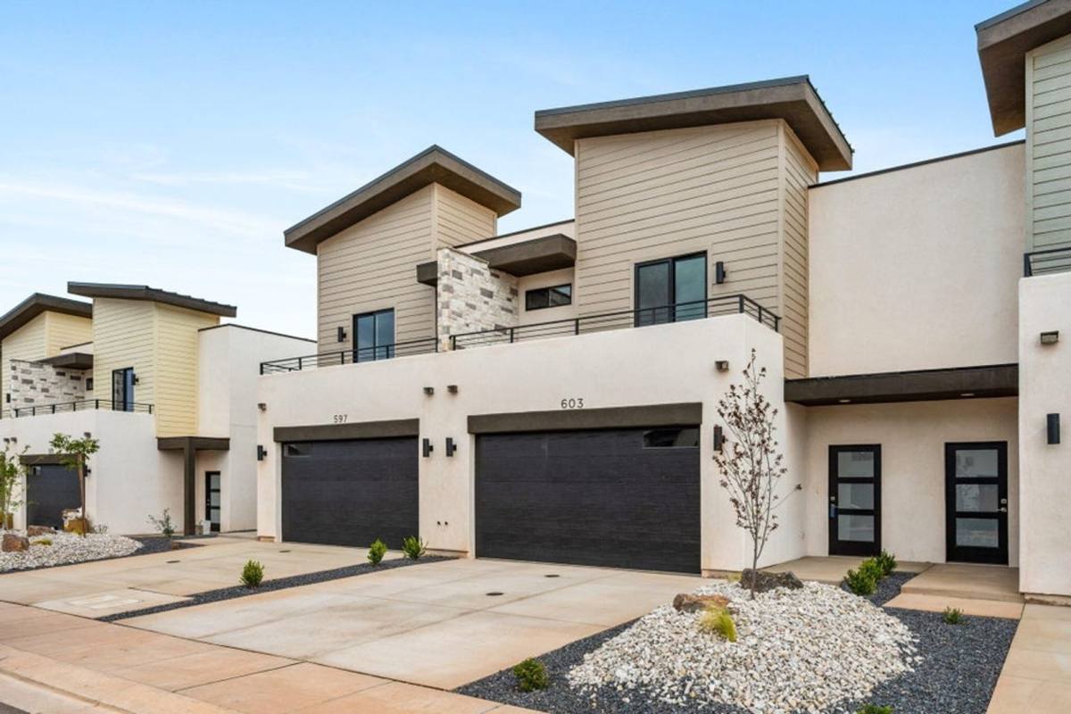 Townhouse for rent at 602 E Elmbrook Dr, Washington, UT 84780