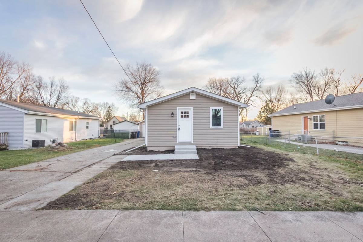 House for rent at 3021 Mahaska Ave, Des Moines, IA 50317