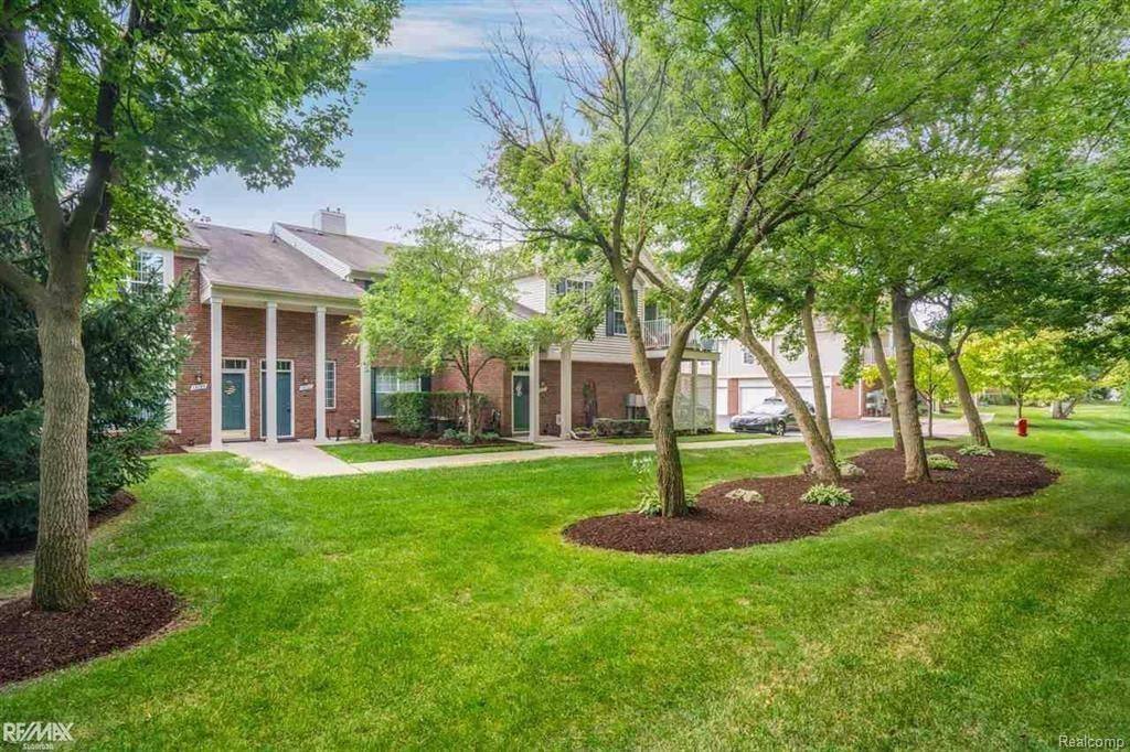 Condo for rent at 43915 Elm Dr, Sterling Heights, MI 48313