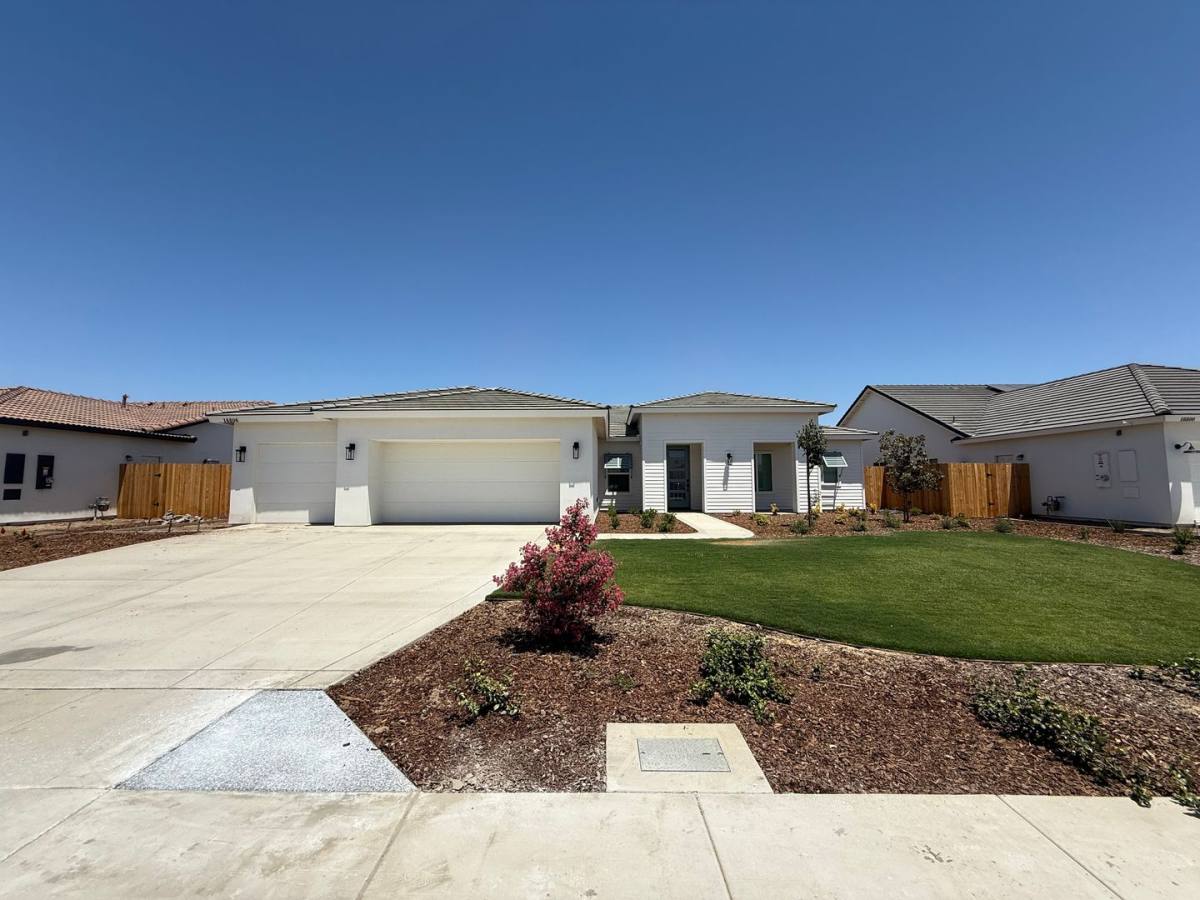 House for rent at 16806 Mairs Dr, Bakersfield, CA 93314