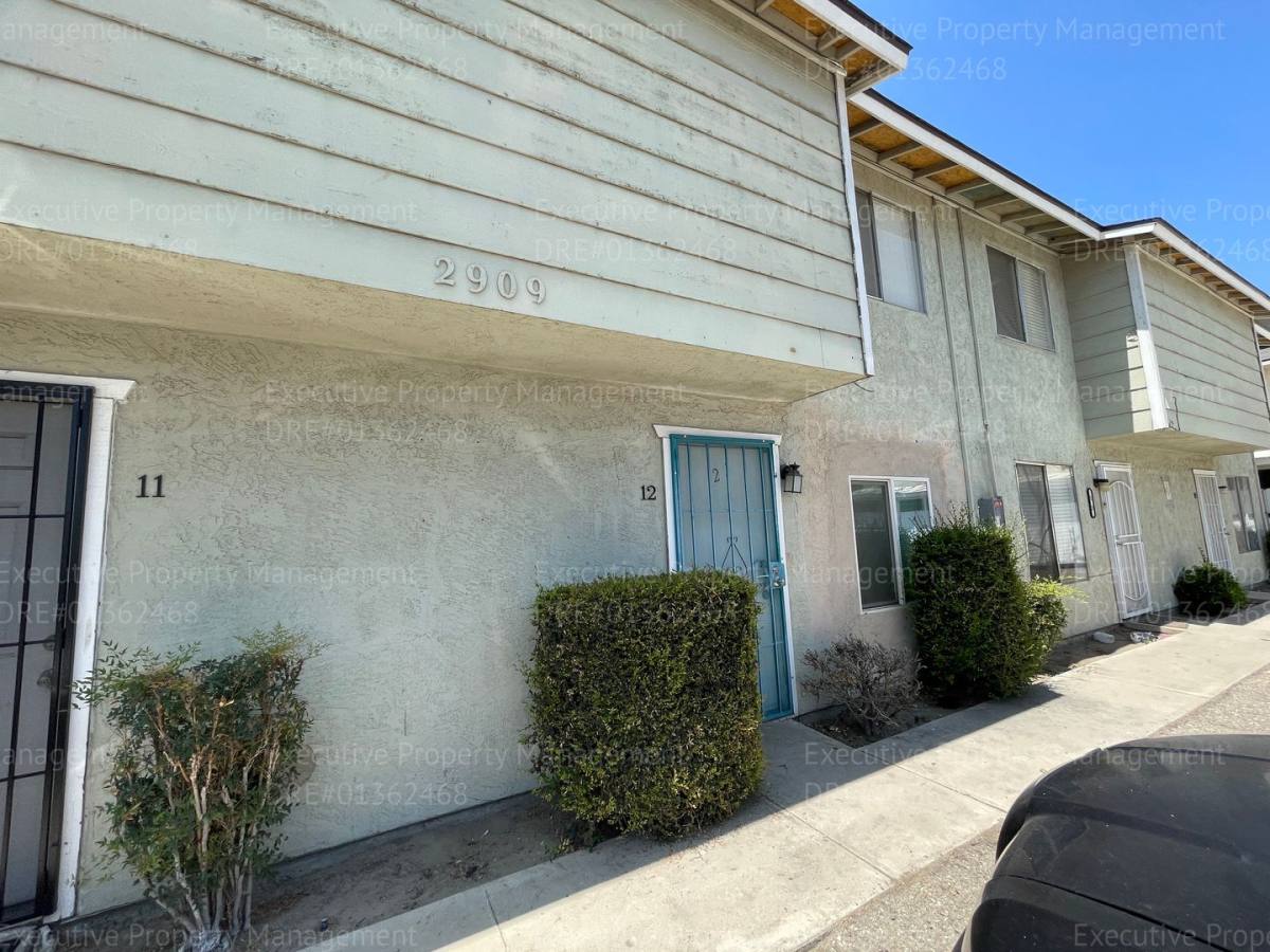 Apartment for rent at 2909 S Chester Ave, Bakersfield, CA 93304