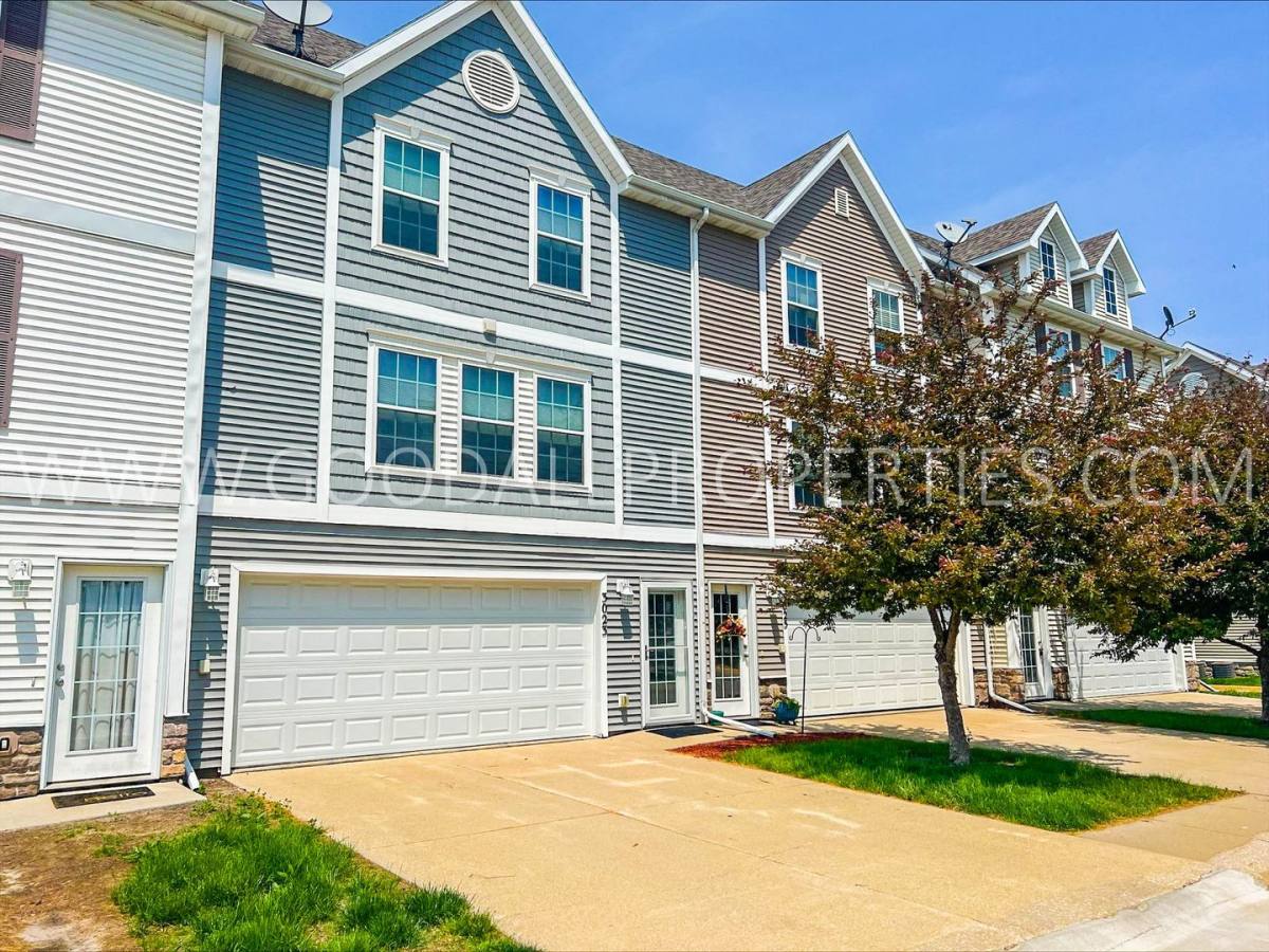 Townhouse for rent at 3023 SW Sharmin Lane, Ankeny, IA 50023