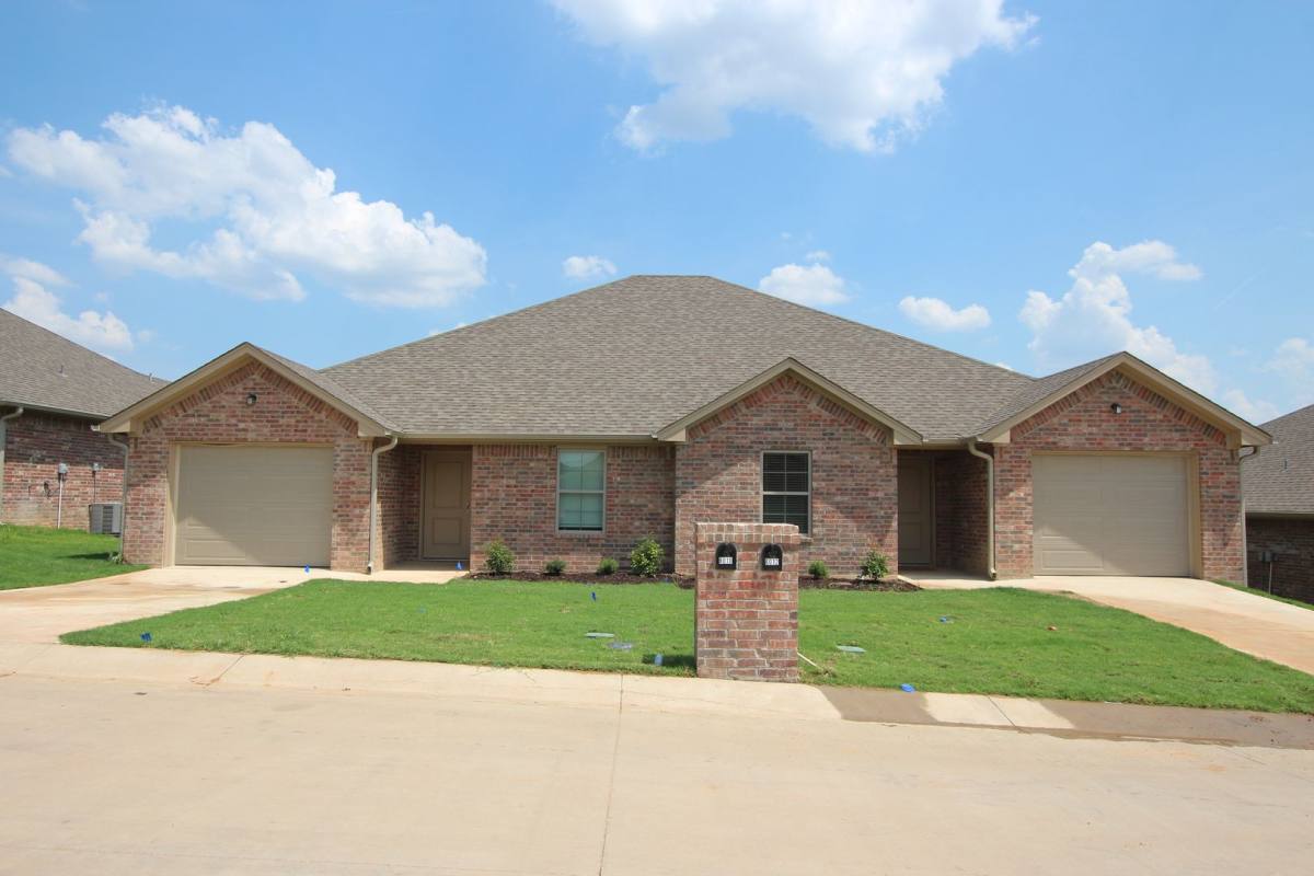 Townhouse for rent at 6117 Villa Rosa Way, Tyler, TX 75707