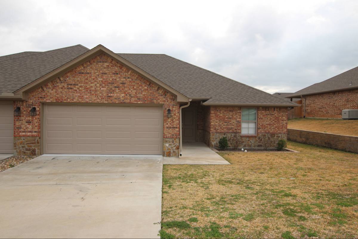 Townhouse for rent at 6305 Villa Rosa Way, Tyler, TX 75707