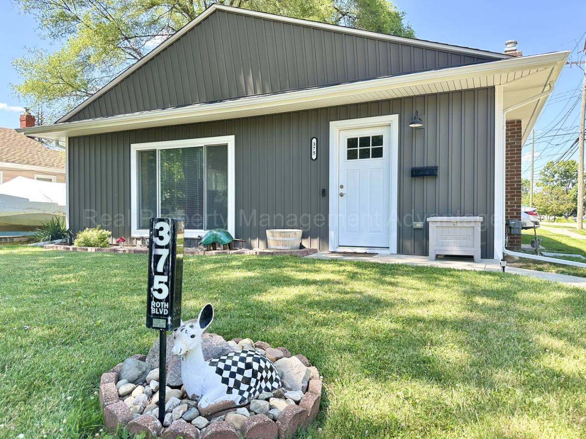 House for rent at 375 Roth Blvd, Clawson, MI 48017