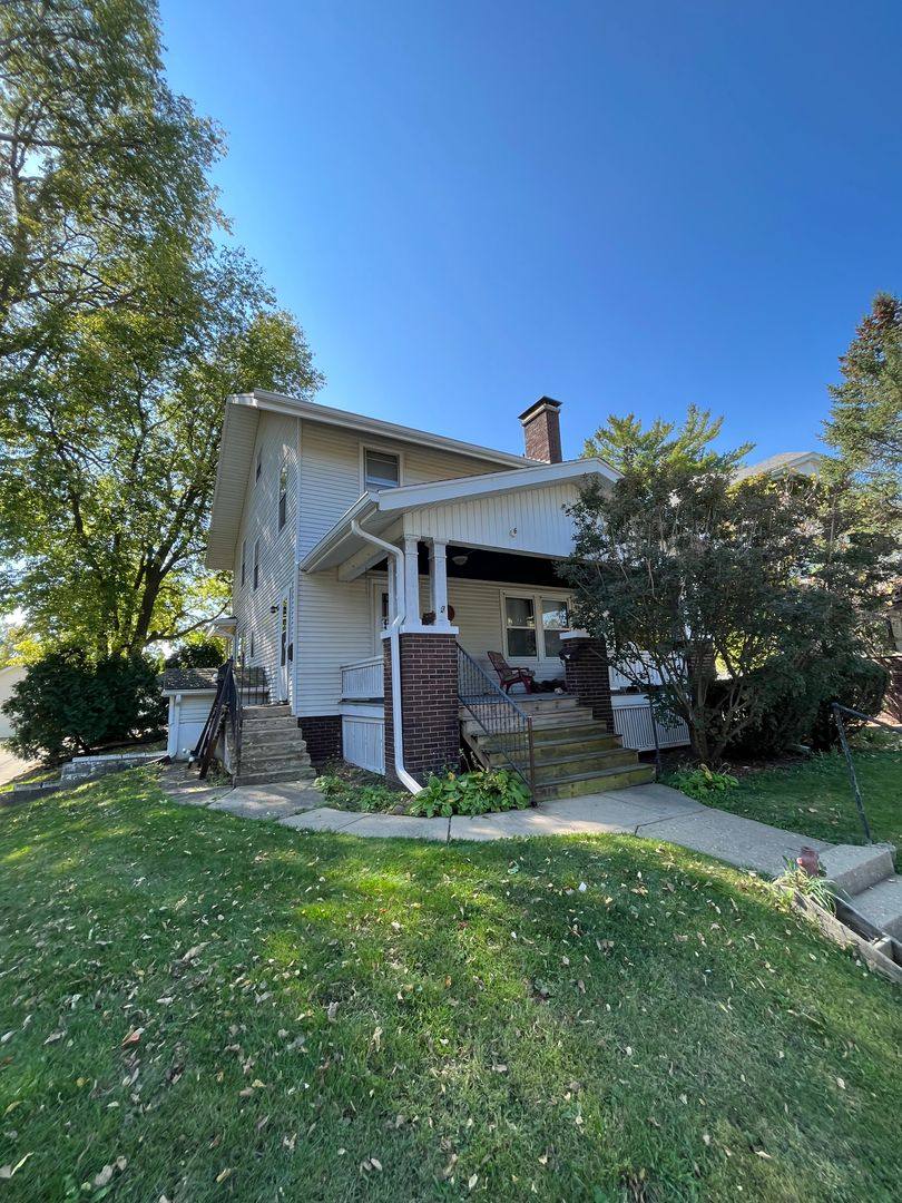 Apartment for rent at 307 Phoenix, Bloomington, IL 61701