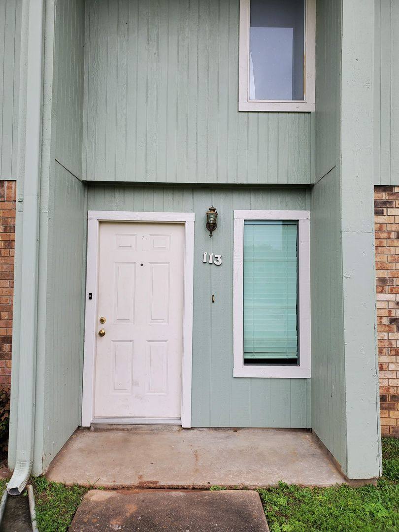 House for rent at 5705 E Texas, Bossier City, LA 71111