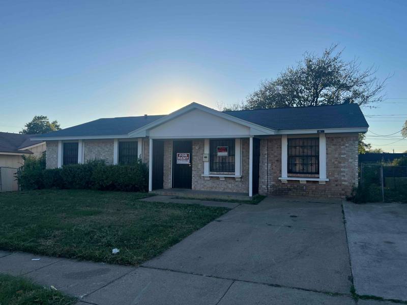 House for rent at 6427 Moonhill Dr, Dallas, TX 75241