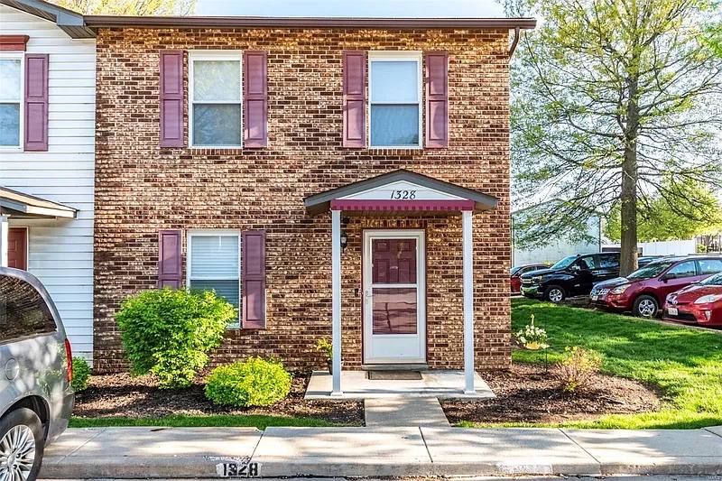 1328 Sunny Slope Dr, O Fallon, MO 63366