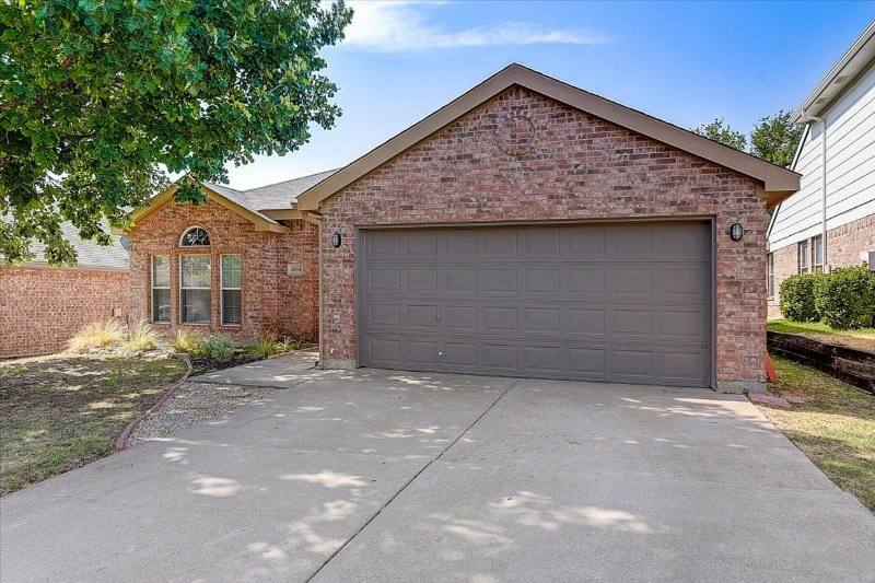 House for rent at 4904 Diamond Trace Trail, Keller, TX 76244