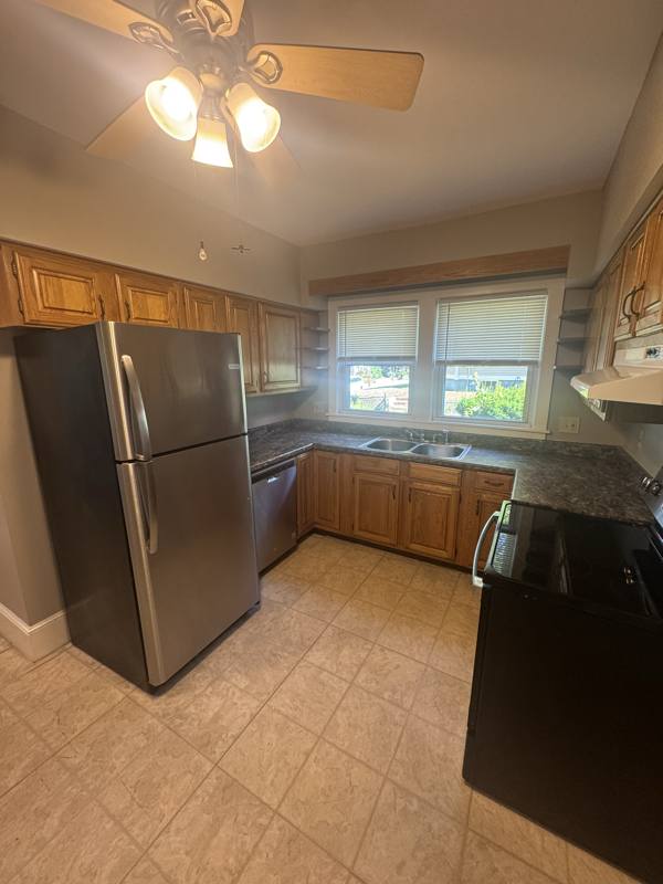 Apartment for rent at 366 Lowell St, Manchester, NH 03104