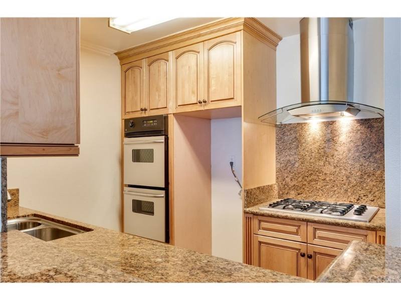 Apartment for rent at 18620 Hatteras St, Tarzana, CA 91356