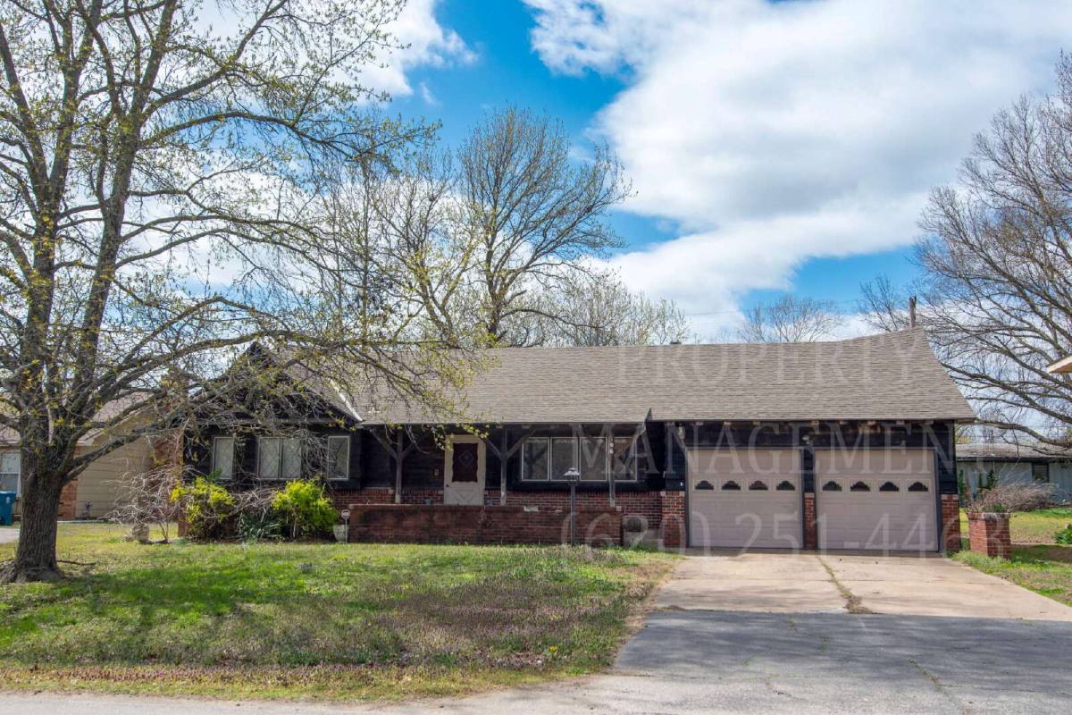House for rent at 106 S Overlook Dr, Coffeyville, KS 67337