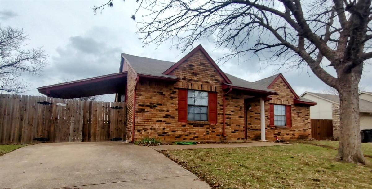 House for rent at 7637 Val Verde Dr, Fort Worth, TX 76133