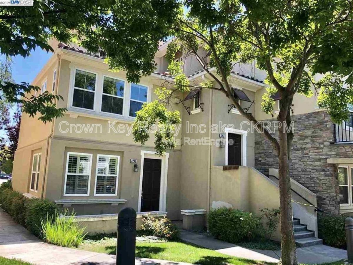 Townhouse for rent at 3295 Monaghan St, Dublin, CA 94568