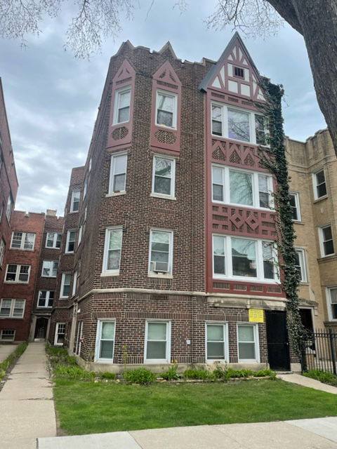 Apartment for rent at 2042 W Farragut Ave #1S, Chicago, IL 60625